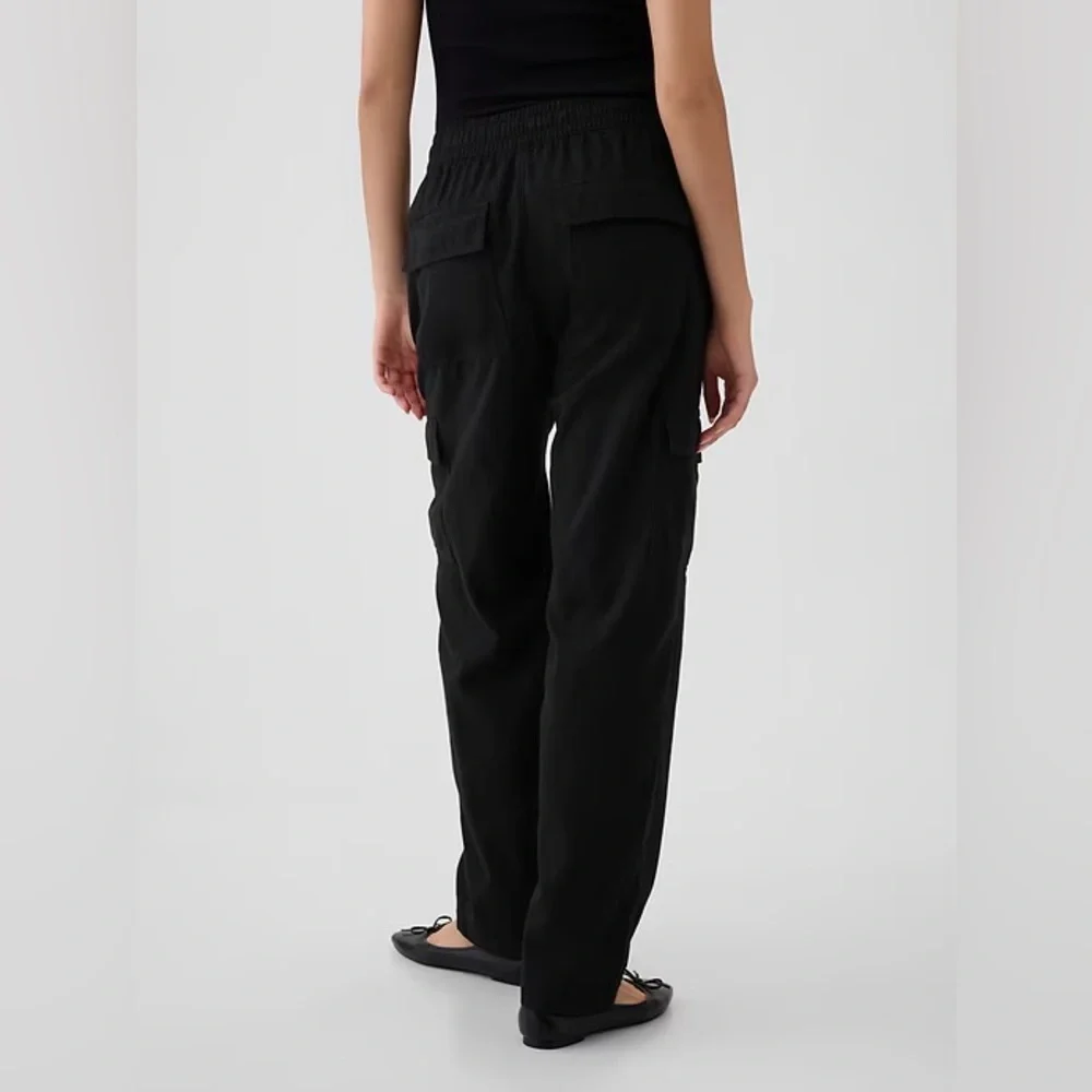 NWT! GAP Black Easy Cargo Pants - Size Medium Petite 🩷 #522920 - Picture 4 of 11